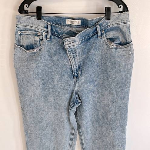 Abercrombie & Fitch  The 90’s Straight Ultra High Rise Crossover Waist Jeans