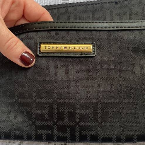 Tommy Hilfiger  NWOT black wristlet.