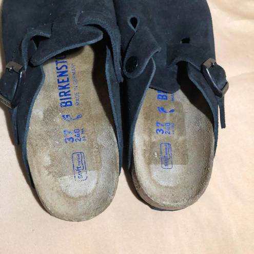 Birkenstock  Boston Soft Suede Clogs in Black