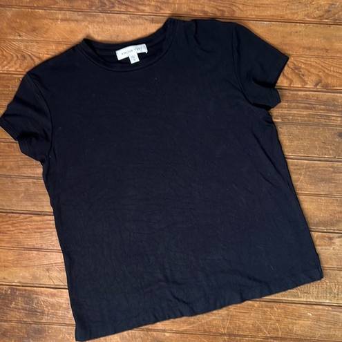 Amour Vert Women’s  plain black short sleeve t shirt size medium