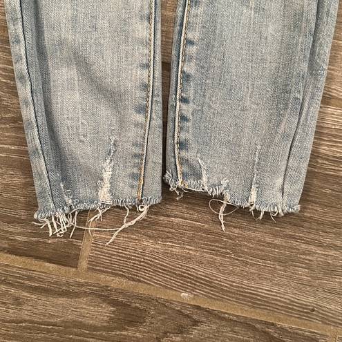 Aeropostale Women’s  size 0 low rise jegging light wash destroyed stretchy jeans