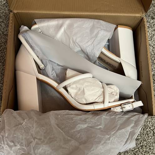 Boohoo white size 8  heels