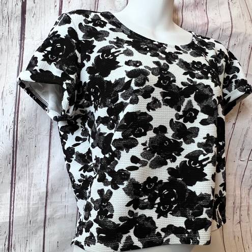 Marilyn Monroe Black & White Floral Top Size Med  Short Sleeve Oversized