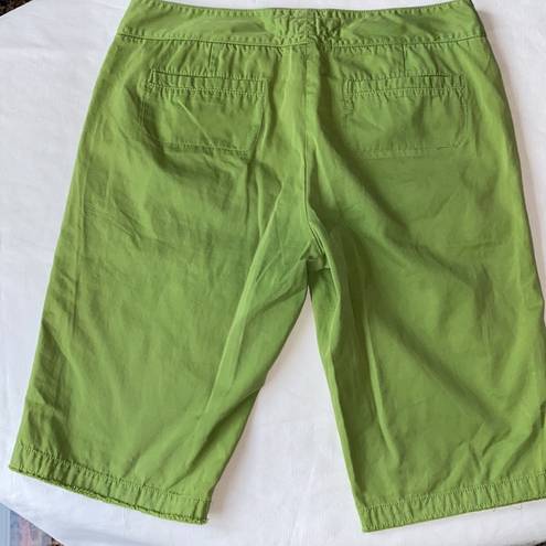 Second Skin GENERRA  clothes Women’s Bermuda shorts Size 6-EUC