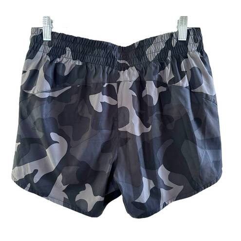 Athleta Racer Run Short Camo print athletic running shortie shorts size medium