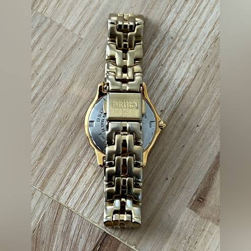 Seiko  Vintage Ladies Watch Gold-Tone Bracelet Case Dial Hands New Crystal