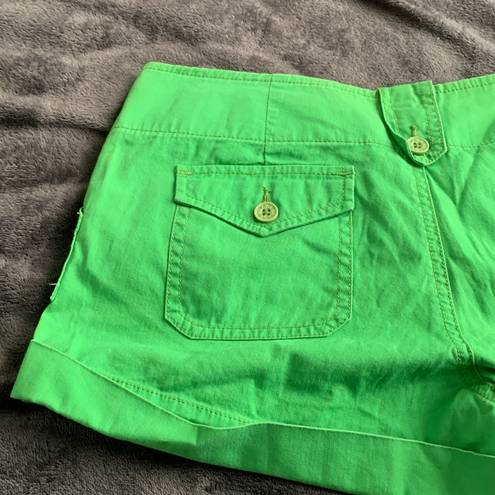 Kermit green  short shorts Vans off the wall size 7. 4 pockets!!