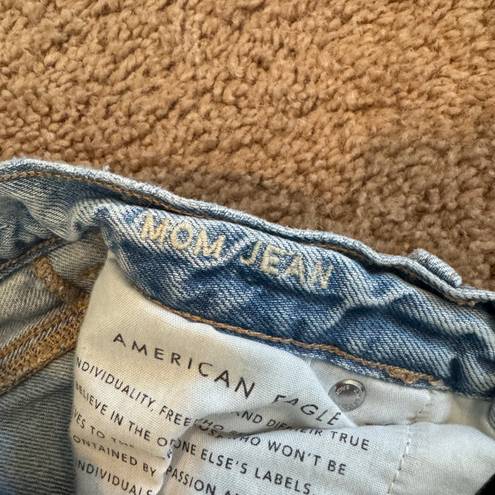 American Eagle Light Wash Denim Mom Jeans