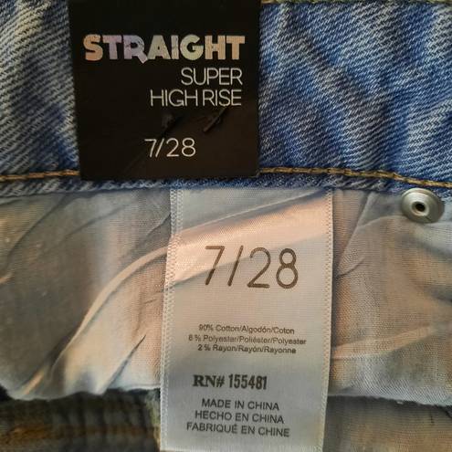 Simple Society  Juniors Jeans High Rise Straight Light Wash Size 7/28 Rhinestones