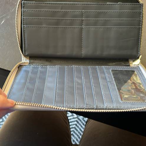 Bandolino wallet. Good used condition. Plenty of room for credit cards, cash,etc