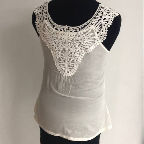 Solitaire Lightweight Lace Blouse NWOT