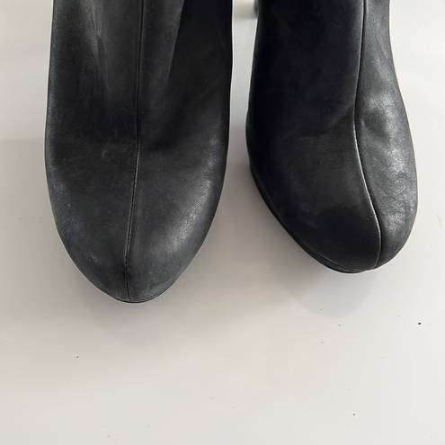 Jessica Simpson  Black rounded toe side zip booties 9
