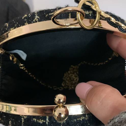 AWESOME GOLD AND BLACK ROUND PURSE WITH G&B WRISTELT HANDLE