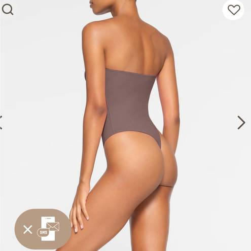 SKIMS  Fits Everybody Strapless Bodysuit