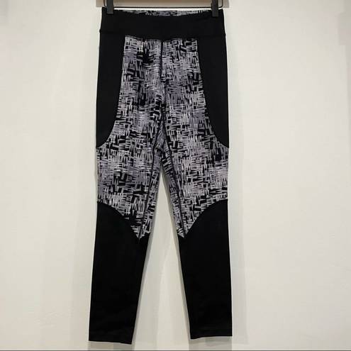 Lou & grey  Black Gray Etchblock Patterned Leggings