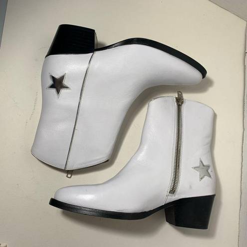 Krass&co Thursday boot , white and silver ankle, cowboy boots with star. 6.5