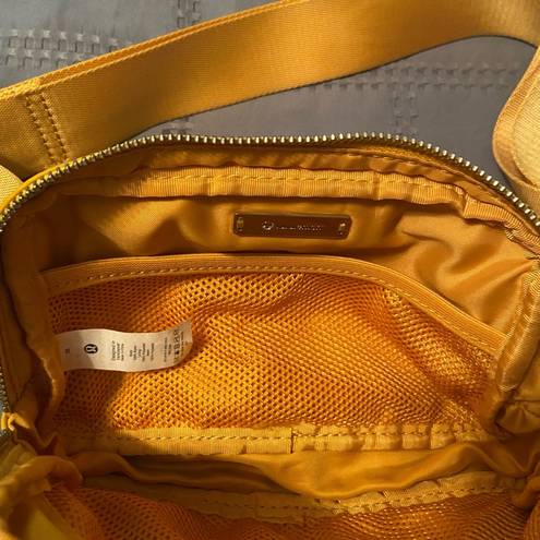 Lululemon  Everywhere Belt Bag (1L) - Mustard Yellow