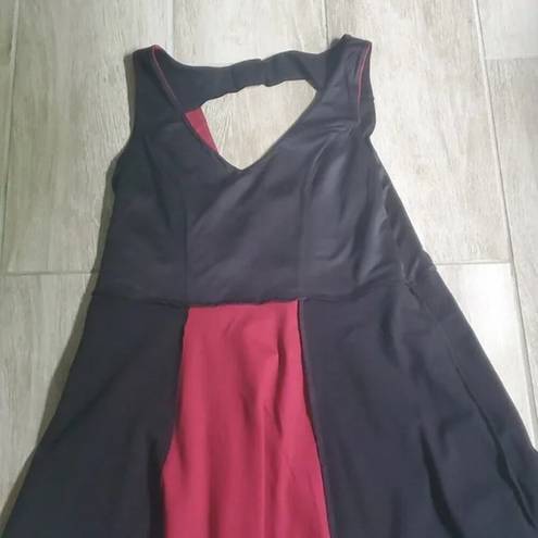 Torrid NWT  Sleeveless V-Neck Keyhole Back Colorblock Dress