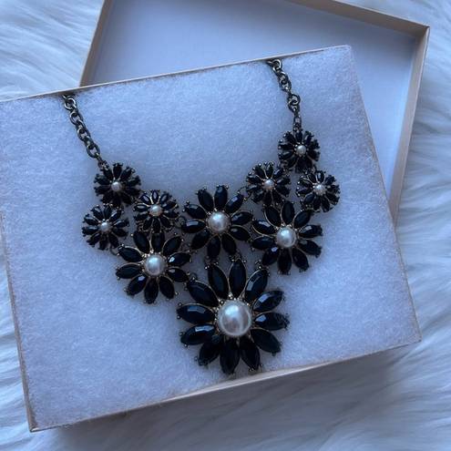 Daisy ☀️3/$25 Black/Pearl  necklace