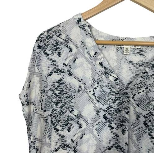 Seven7  Women’s Silky Snakeskin Print Tunic Blouse in White/Grey Size M