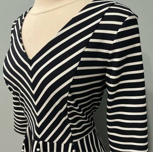 Gabby Skye  Black & White Stripes V Neck 3/4 Sleeve Flare Skirt Dress Size 4