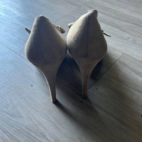 Penny Loves Kenny Unveiling Elegance: Women's Used Heel Pumps - Size 10