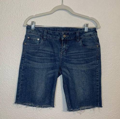 Bermuda Delia‘s Reese  Blue Jean Shorts Woman/Junior 7/8 Y2K Raw Hem