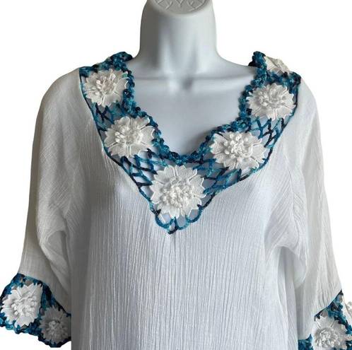 Daisy Women’s Blouse V-Neck 3/4 Sleeve  Applique' Crochet Trim White Boho Chic