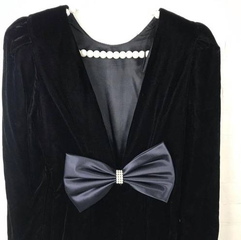 Glamorous Vintage Velvet Black Low Back Bow Detail  Little Back Dress Size 4