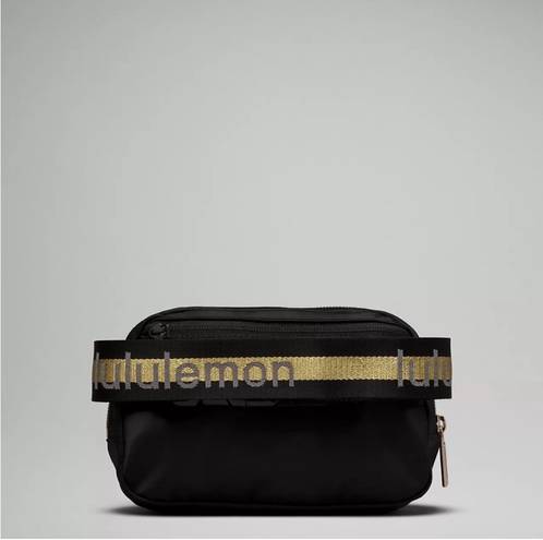 Lululemon Everywhere Belt Bag