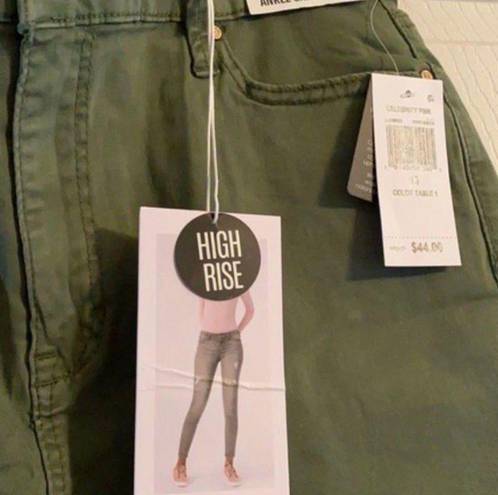 Celebrity Pink NWT  Size 13 Green Pants