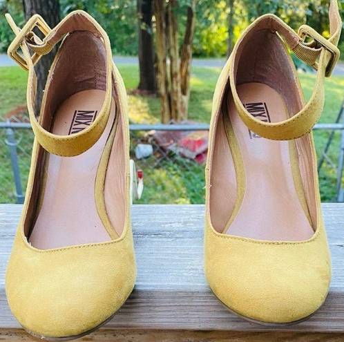 mix no. 6  womens shoes size 8 Lite yellow