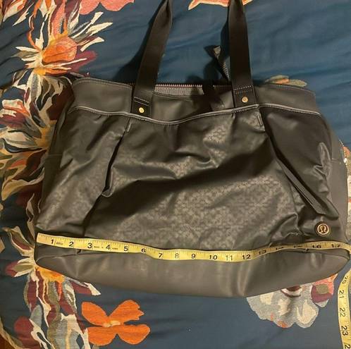 Lululemon  overnight bag