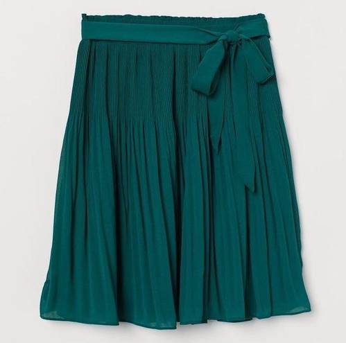 H&M NWOT Green Pleat  Skirt