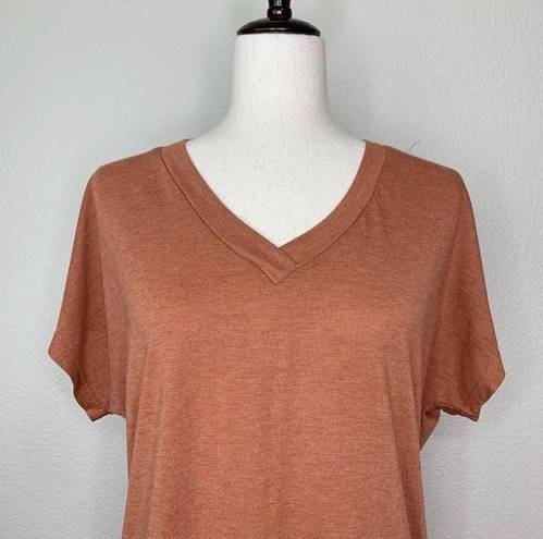 The Comfy Emery Rose Women’s Size Medium V-neck Batwing Short Sleeves Tee