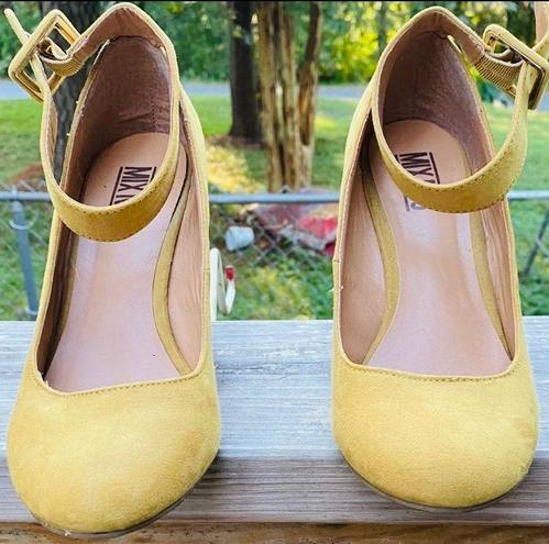mix no. 6  womens shoes size 8 Lite yellow