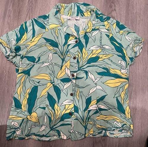 Buttons Hawaiian  down blouse