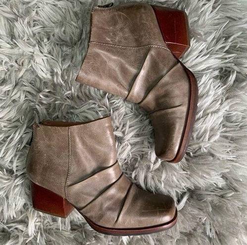 Kork-Ease  Kissel leather chunky block heel ankle booties women's shoe size 6