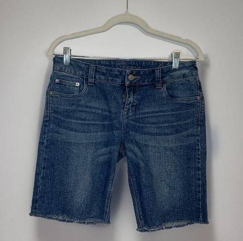 Bermuda Delia‘s Reese  Blue Jean Shorts Woman/Junior 7/8 Y2K Raw Hem