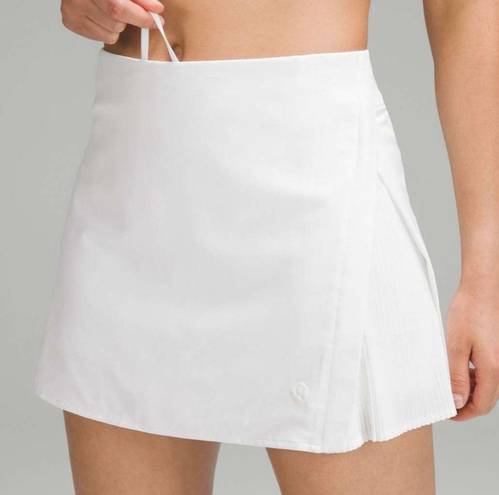 Lululemon  Peek Pleat High-Rise Tennis Skirt
White Pleated Size 6 Athletic