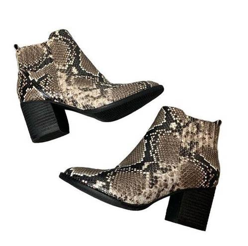 Blondo  Women's Noa Waterproof Ankle Boot sz 6 snakeskin