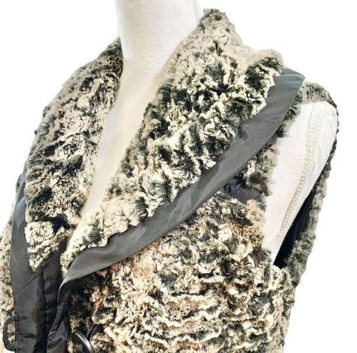 Krass&co Women’s Montana  Brown/black Faux Fur Button Vest