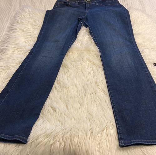 Lee  Regular Bootcut Mid Rise Jeans size 14L excellent condition inseam 32”