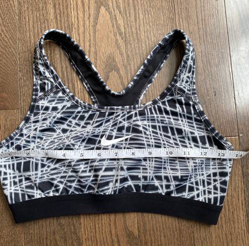 Nike Sports Bra Size Medium black and white