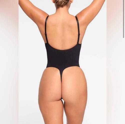 SKIMS NEW!! Sculpting Thong Bodysuit XS