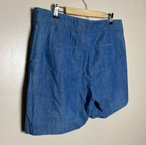 Isaac Mizrahi SALE!  Chambray Button Pocket Shorts Size 16 EUC