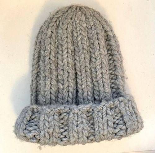 Silence + Noise - Thick Knitted Beanie Style Hat! In perfect condition! 🤍🤍