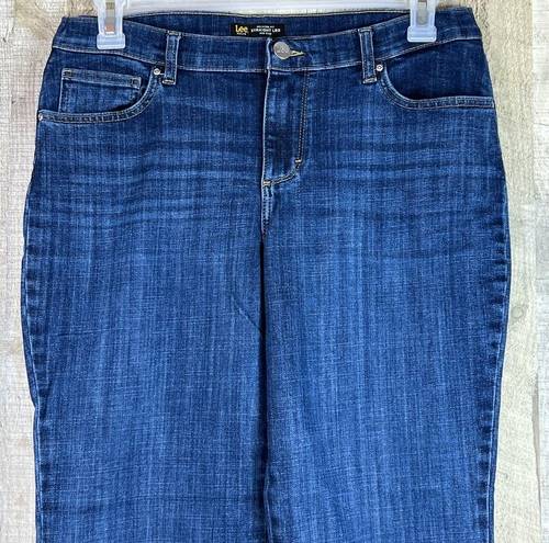 Lee  Size 12 Petite Relaxed Fit Straight Leg Midrise Dark Blue Jeans 5 Pockets