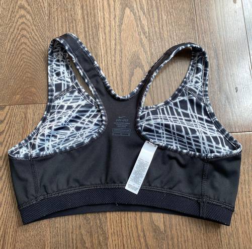 Nike Sports Bra Size Medium black and white