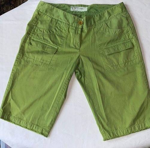 Second Skin GENERRA  clothes Women’s Bermuda shorts Size 6-EUC